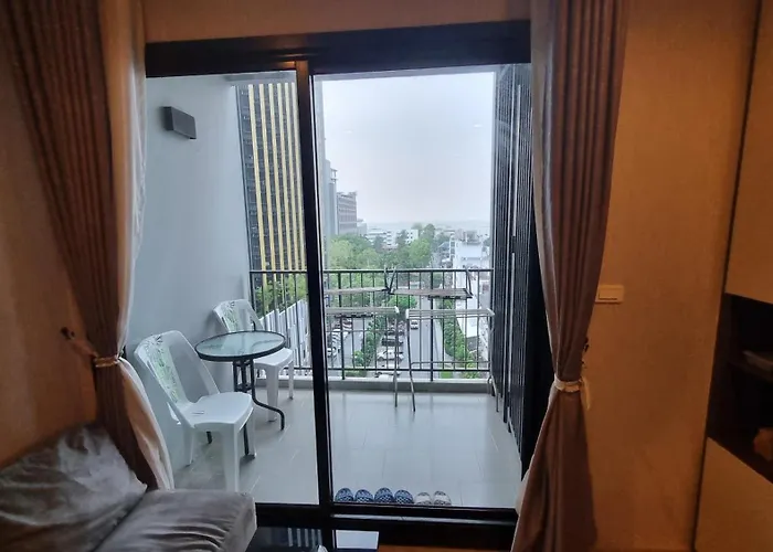 Base Central Pattaya Delux
